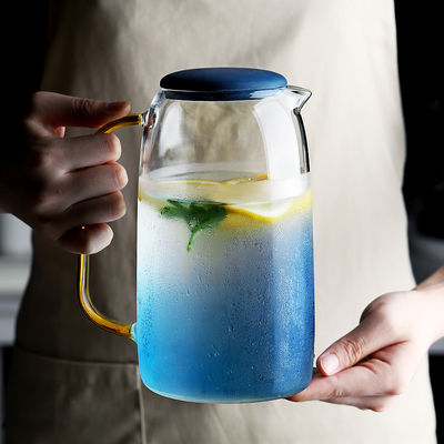 凍らされた水飲料のための2個のコップが付いている着色された1550mlガラス水水差しセット サプライヤー