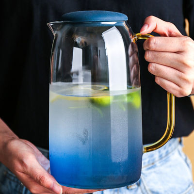 凍らされた水飲料のための2個のコップが付いている着色された1550mlガラス水水差しセット サプライヤー