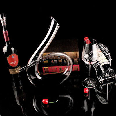 1500mlガラス ワインのデカンターの通風器の古典的な設計金管楽器の形 サプライヤー