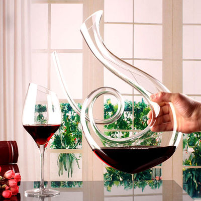 現代手によって吹かれるガラス デカンター、明確なガラス平底のワインのデカンター サプライヤー