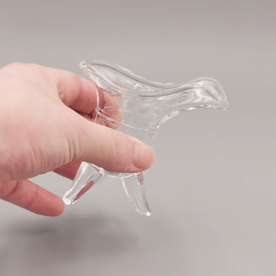 型の騎士水晶小グラス、三本足の水晶ウィスキー ガラス サプライヤー