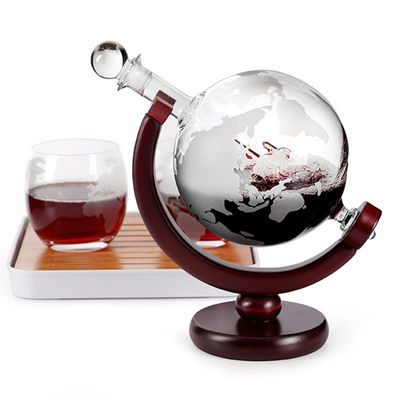 ホウケイ酸塩によってエッチングされるガラス デカンター、ワイン グラスのコップのギフト セットが付いている地球のウィスキーのデカンター サプライヤー