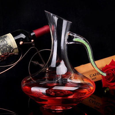 古典的な設計円形のワインのデカンター、手によって吹かれる無鉛ガラス デカンター サプライヤー