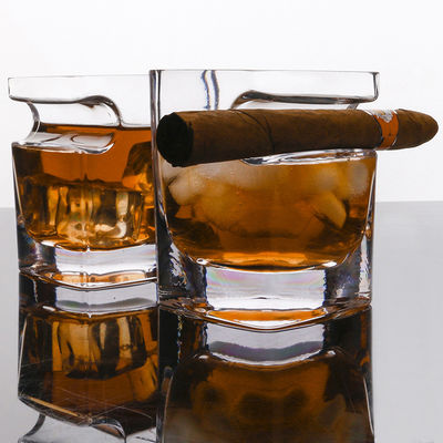 シガーのウィスキーのための水晶ワイン グラスのコップの倍の旧式の厚い底 サプライヤー